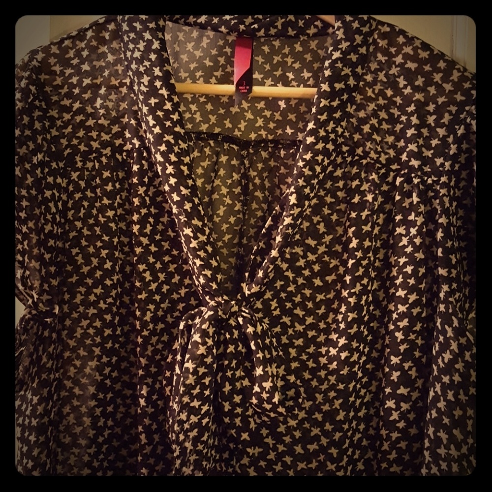 Flutter sleeve butterfly print pussy bow blouse